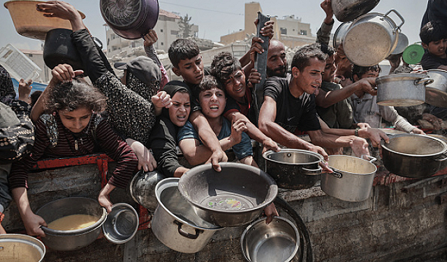 الحرب على غزة: 33 شهيدا بينهم 15 من طالبي المساعدات