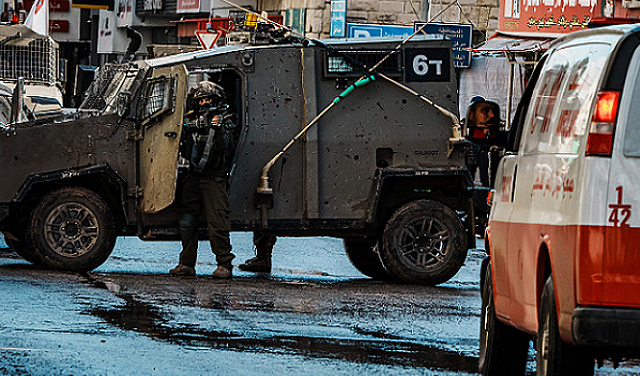 شهيد ومعتقلون باشتباكات مع قوّات الاحتلال في نابلس واعتداءات بأنحاء متفرّقة بالضفة