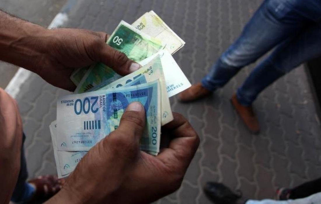 مالية رام الله تصدر تنويهًا هامًا بشأن صرف 3 رواتب لموظفيها