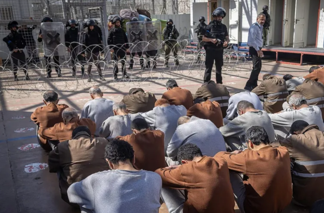 تصعيد عمليات القمع وفرض سياسة تجويع قاسية.. الاحتلال يمارس حربا منظمة ضد الأسرى