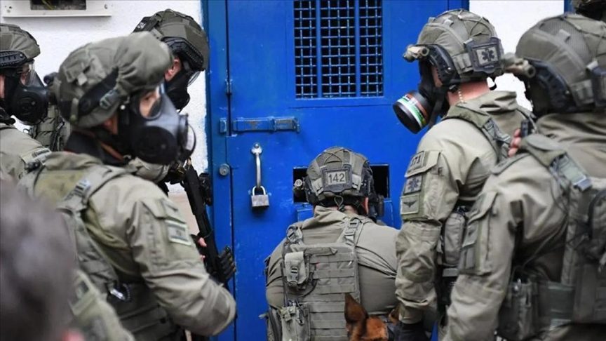 فيديوهات مسربة توثق تعذيب أسرى فلسطينيين داخل السجون.. والاحتلال: تدريبات روتينية