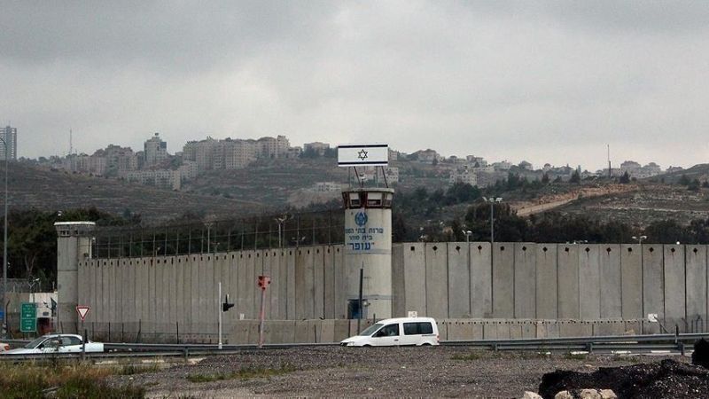 الكشف عن أسماء معتقلين من غزة في سجني عوفر والنقب