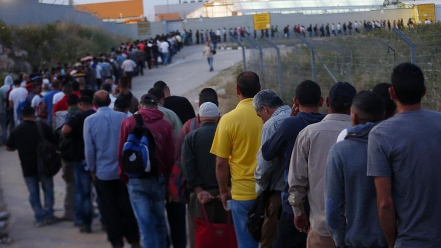 وزير الاقتصاد الإسرائيلي: لا عودة للعمال الفلسطينيين بسبب موقف السلطة