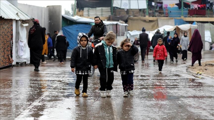 غزة.. البرد الشديد يودي بحياة رضيع فلسطيني وسط أوضاع مأساوية