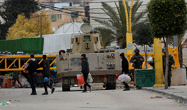 هجمات للمستوطنين واقتحامات لقوات الاحتلال: إصابات واعتقالات في الضفة