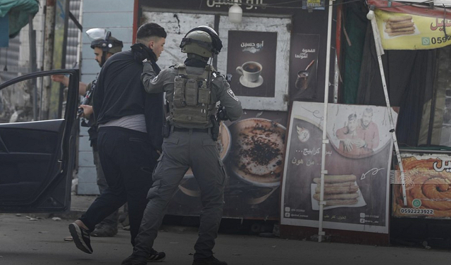 اعتقالات واقتحامات متزامنة لقوات الاحتلال في نابلس والخليل وبيت لحم