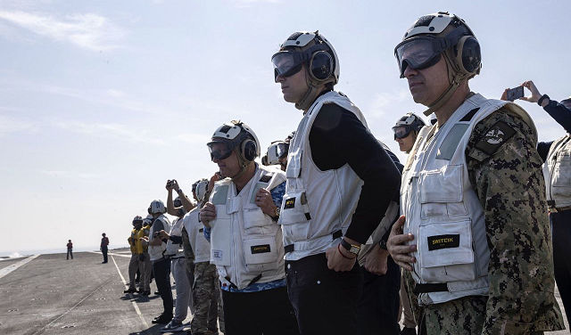 ويتكوف وكوشنر زارا حاملة الطائرات "لينكولن" غداة المفاوضات مع إيران