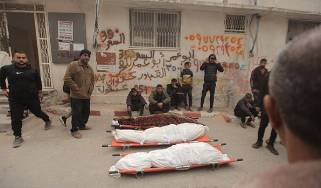 ثمانية شهداء باستهداف إسرائيلي لدورية شرطة وسط قطاع غزة