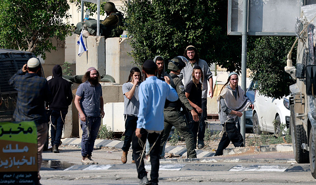 الجيش الإسرائيلي يسعى للتملص من مسؤوليته منع إرهاب المستوطنين