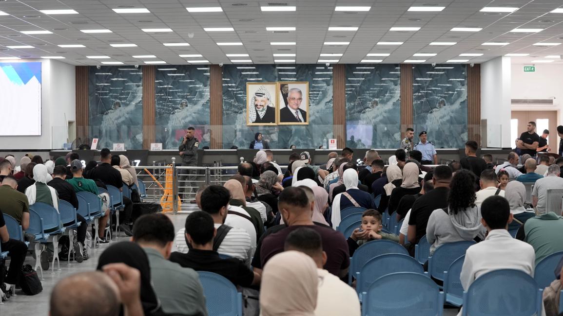 معبر الكرامة الحدودي... كابوس المسافرين الفلسطينيين والأردنيين