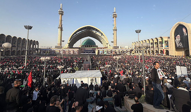 مراسم تشييع خامنئي بدأت في طهران بمشاركة حاشدة للإيرانيين