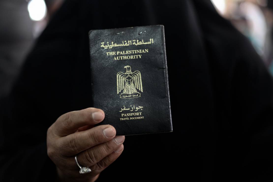 السلطة الفلسطينية تضغط على دولة خليجية لإبعاد نشطاء فلسطينيين معارضين