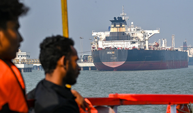 ترامب يتوقع فتح هرمز وطهران تنفي إجراء محادثات مع واشنطن