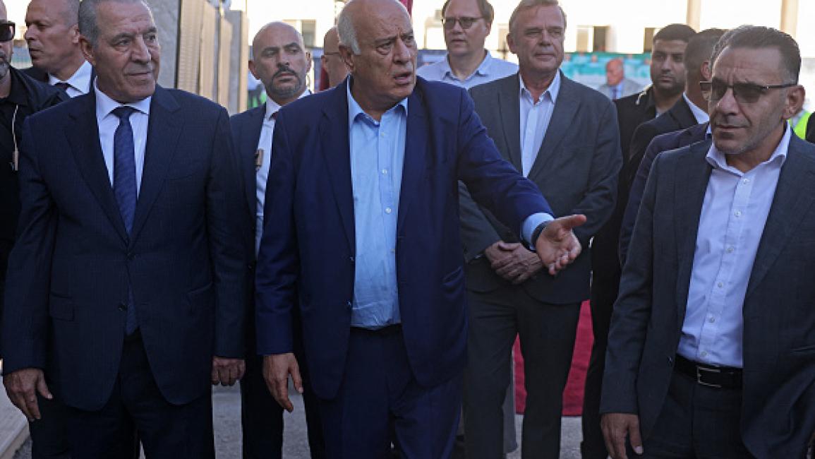 القيادة الفلسطينية تمهد لتأجيل الانتخابات التشريعية
