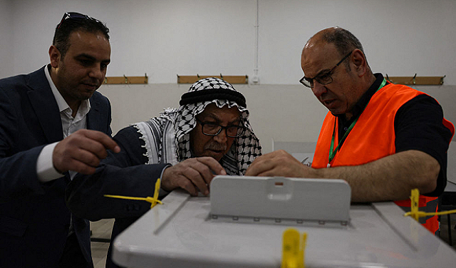 حماس: تأجيل الانتخابات خطوة في الاتجاه الصحيح يجب أن تقود إلى حوار وطني شامل وجاد