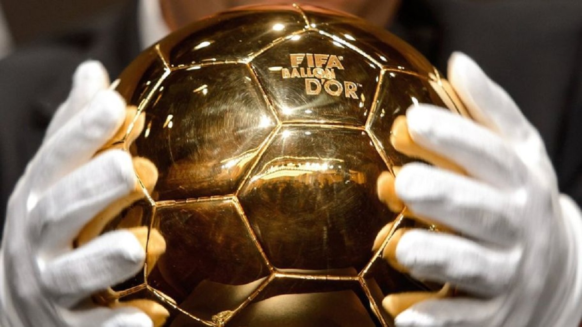 رونالدو الغائب الأكبر وحضور صلاح.. “فرانس فوتبول” تعلن قائمة 30 متنافساً على جائزة الكرة الذهبية