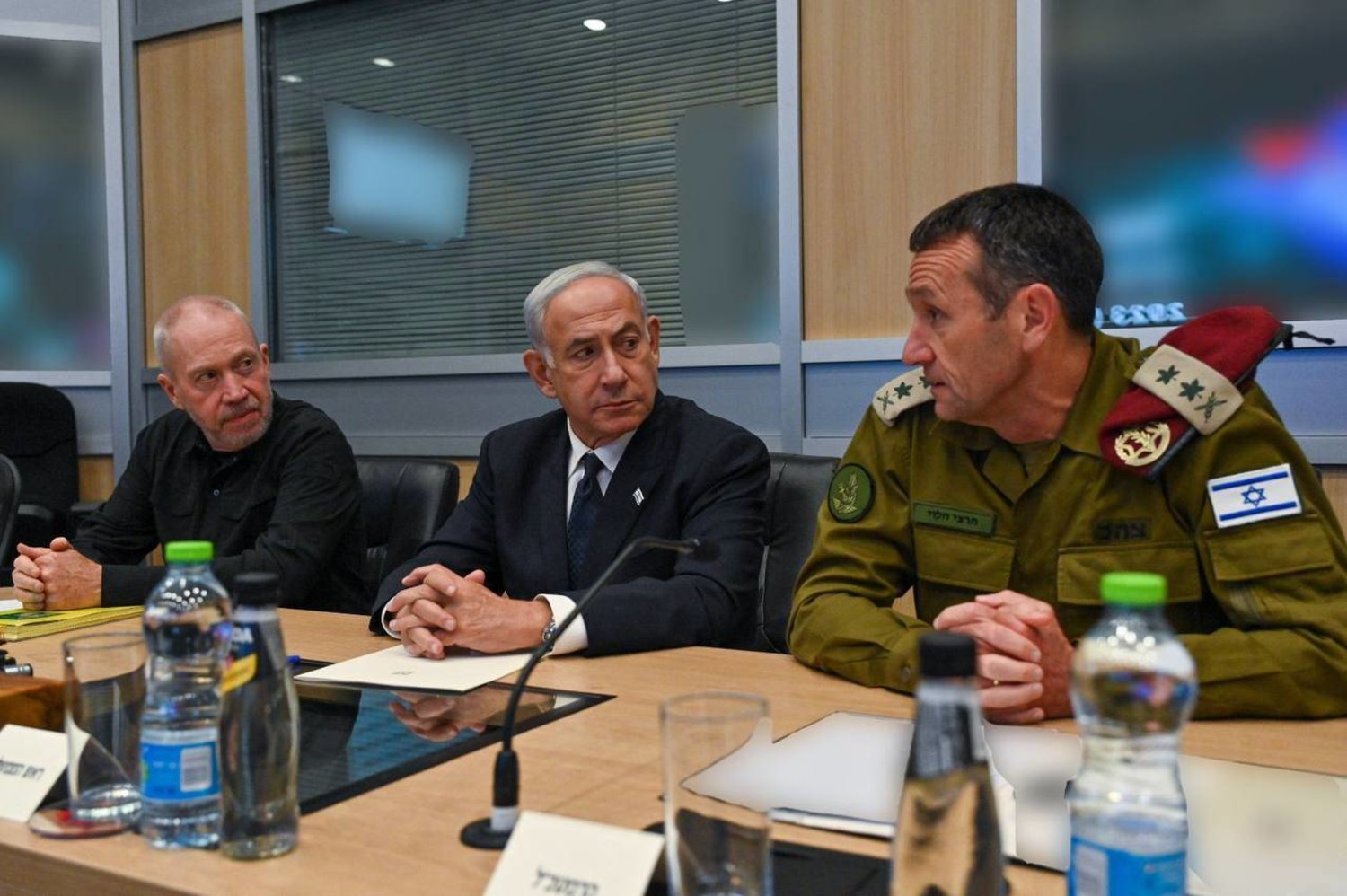وفد إسرائيلي يضم أعضاء من الموساد والشاباك والجيش يصل القاهرة