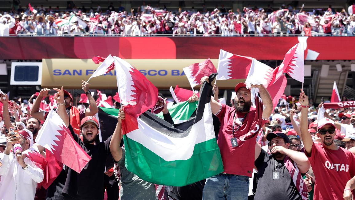 مشجعو قطر يهتفون "الحرية لفلسطين" بعد التعادل التاريخي مع سويسرا