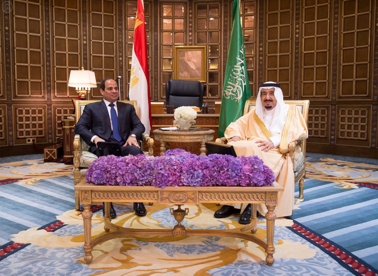 لقاء يجمع الملك السعودي والرئيس المصري لقاء يجمع الملك السعودي والرئيس المصري