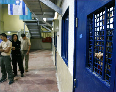 خلال شهر... ارتفاع عدد المعتقلين إلى 1004 عدد المعتقلين