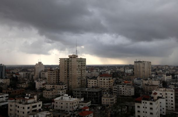 الطقس: أجواء غائمة وانخفاض على درجات الحرارة الطقس