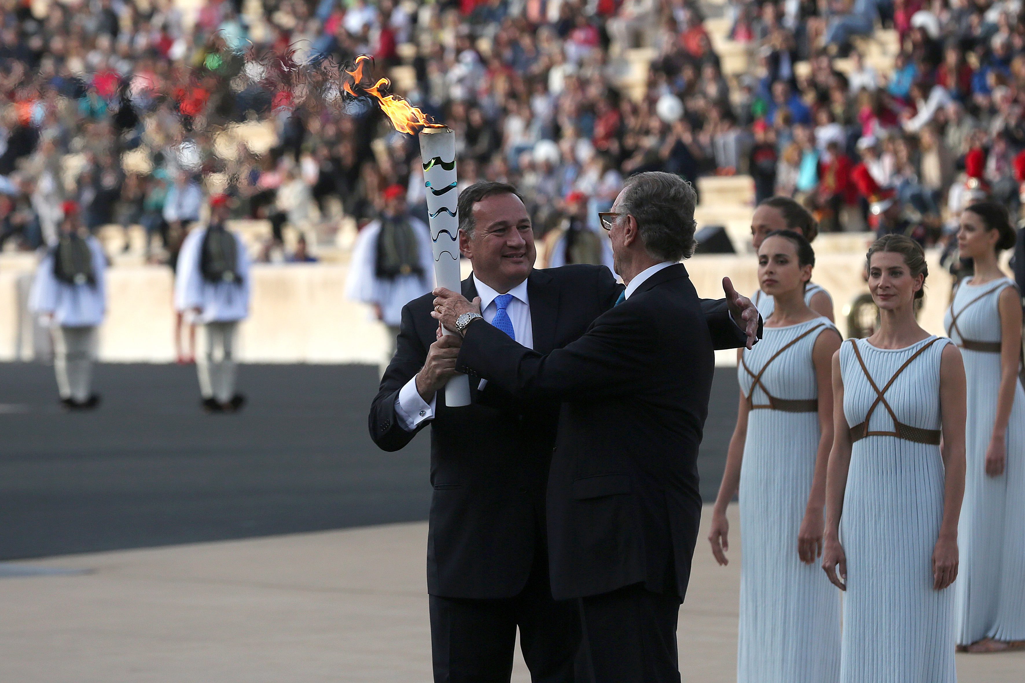 البرازيل تتسلم شعلة أولمبياد 2016 من اليونان