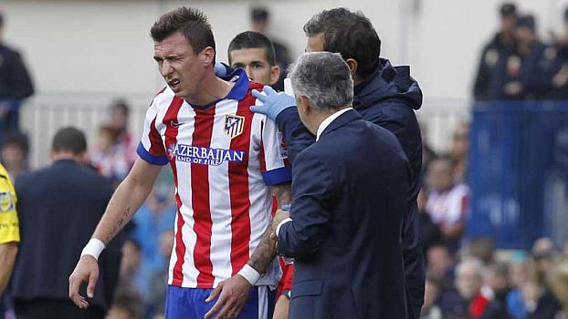 إصابة ماندزوكيتش أسفل رقبته ماندزوكيتش