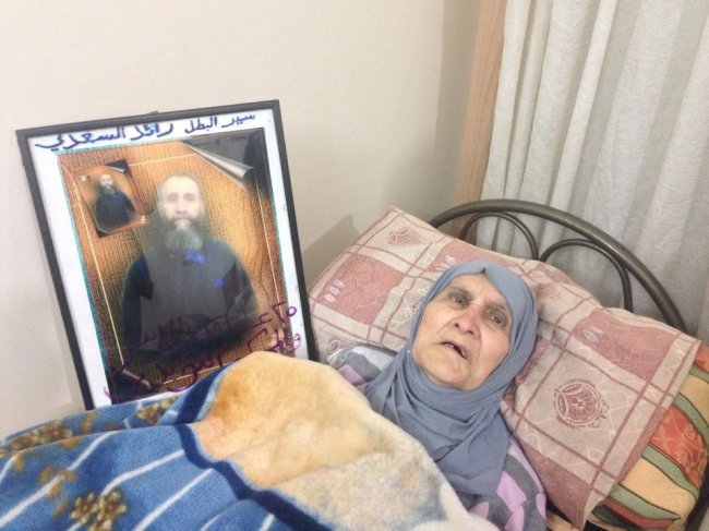 وفاة والدة عميد أسرى جنين رائد السعدي الأسير رائد السعدي
