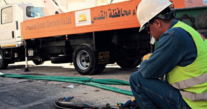 كهرباء القدس تكبدت خسائر مالية كبيرة بلغت نحو المليار شيكل نتيجة سرقة التيار الكهربائي خلال الخمس سنوات الأخيرة كهرباء القدس تكبدت خسائر مالية كبيرة بلغت نحو المليار شيكل نتيجة سرقة التيار الكهربائي خلال الخمس سنوات الأخيرة