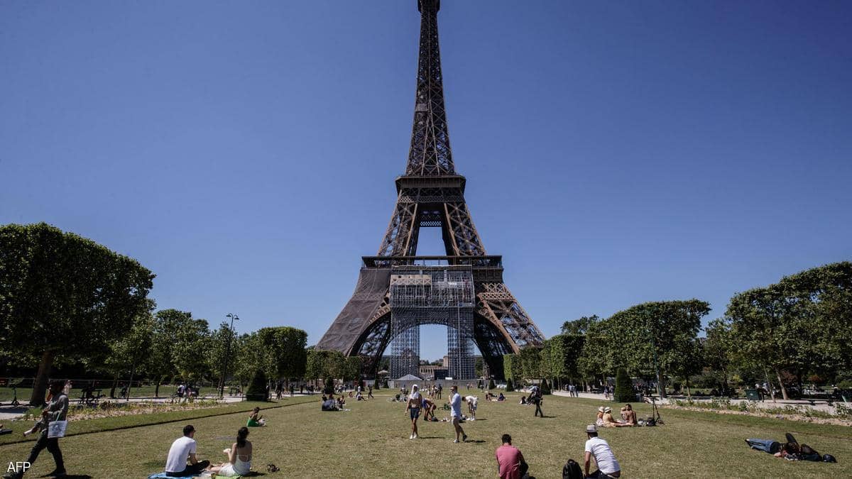 فرنسا تلغي حظر التجول و"الكمامات الإلزامية"