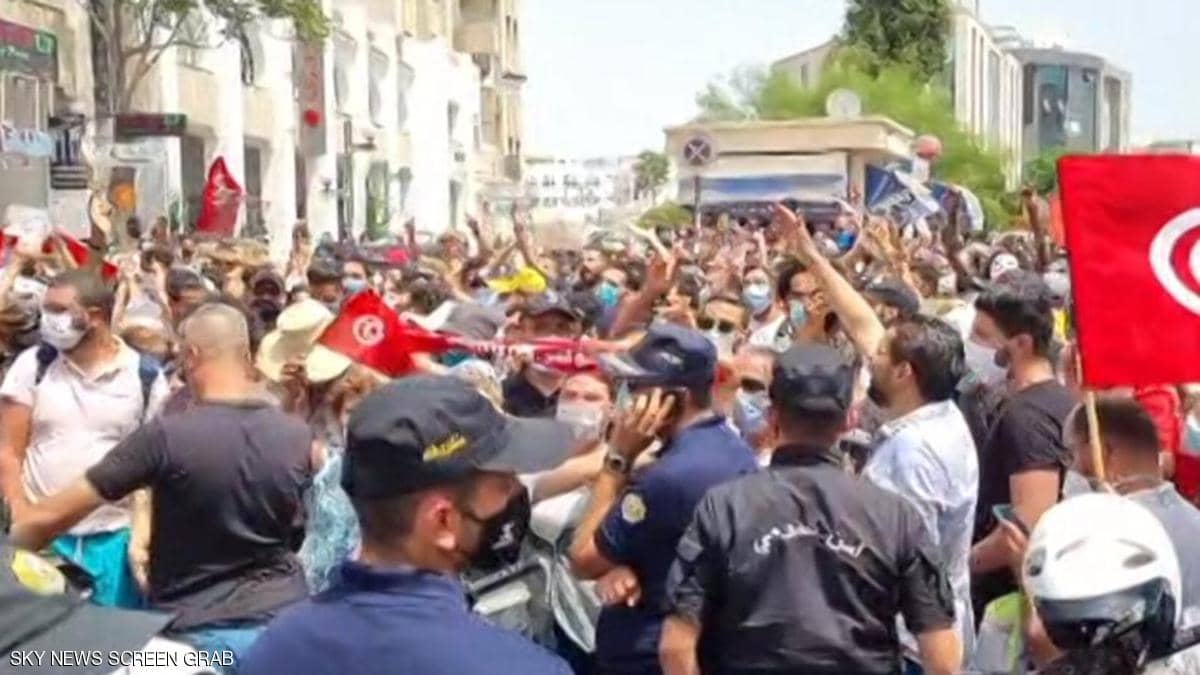 تونس.. احتجاجات تطالب بإسقاط الحكومة ومحاسبة الغنوشي