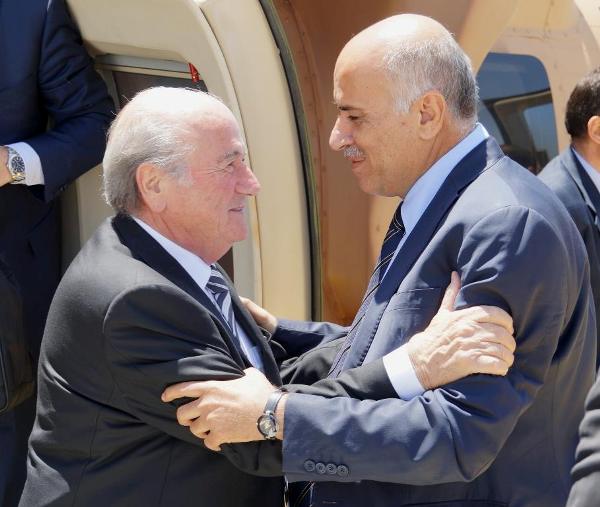 بلاتر سيلتقي الرجوب لبحث تجميد عضوية إسرائيل في الفيفا بلاتر سيلتقي الرجوب لبحث تجميد عضوية إسرائيل في الفيفا