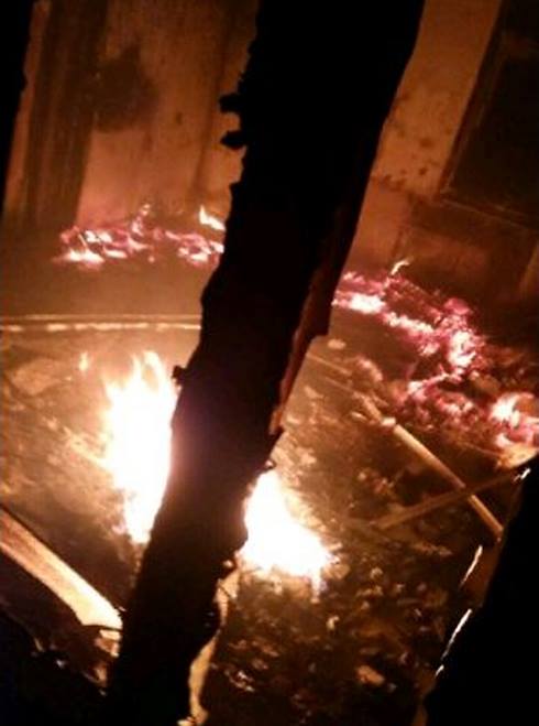 بالصور: مستوطنون يحرقون مسجداً قرب رام الله مستوطنين
