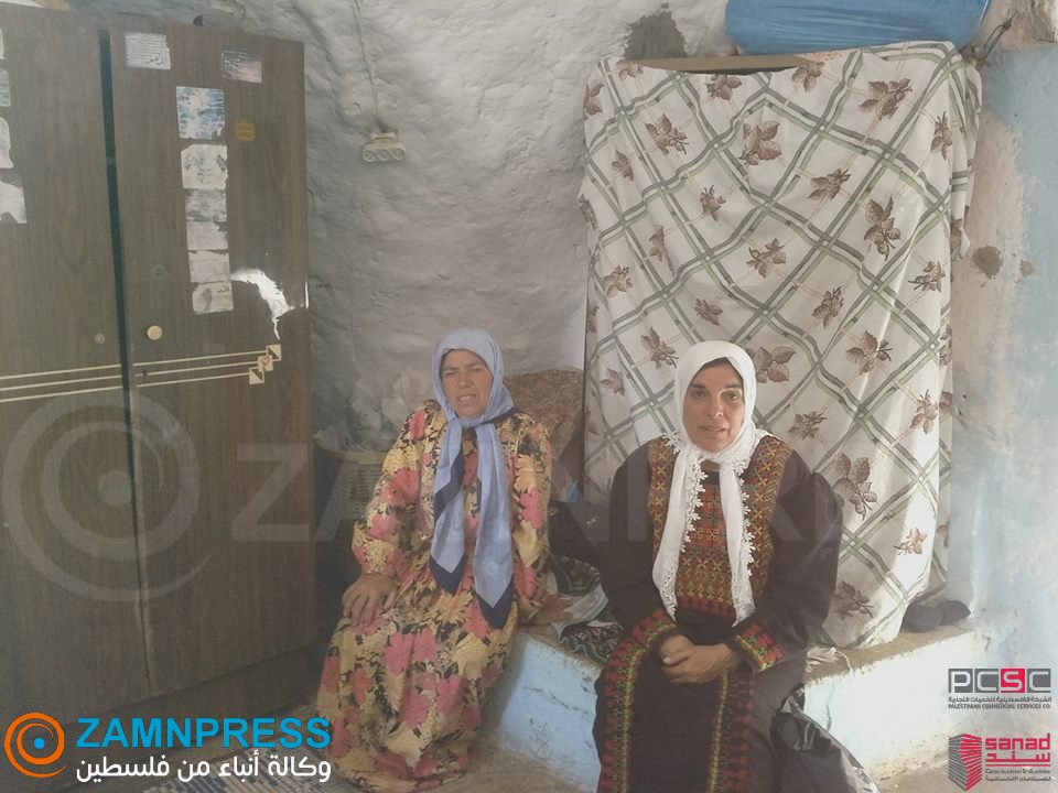 في إحدى قرى نابلس.. أربع شقيقات ومعاق في غرفة استنزفها الفقر عائلة في نابلس