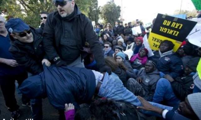 إسرائيل ستجبر المهاجرين الأفارقة غير الشرعيين على الرحيل إلى دولة أخرى إسرائيل