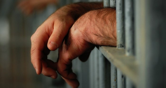محاكم الاحتلال تمدد اعتقال (49) أسيراً أسرى