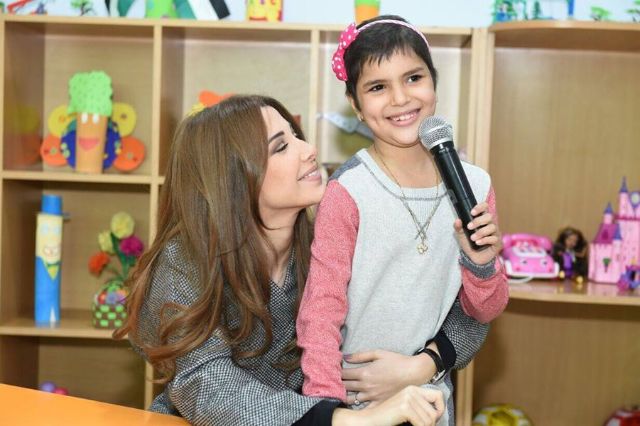 من هي الطفلة التي دفعت نانسي للقيام بزيارة خاطفة إلى الأردن؟ نانسي عجرم