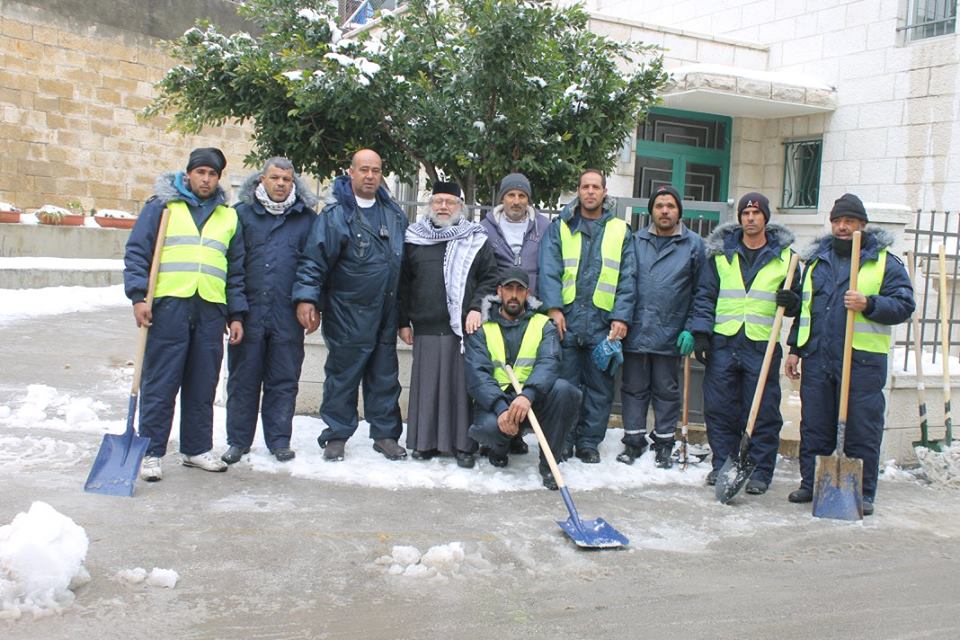 رام الله: الانتهاء من إزالة الثلوج من ساحات المدارس والوزارات