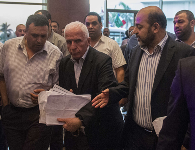 أعضاء في الوفد: المفاوضات إنتهت وننتظر بيان وقف العدوان خلال ساعات القليلة القادمة الوفد المفاوض