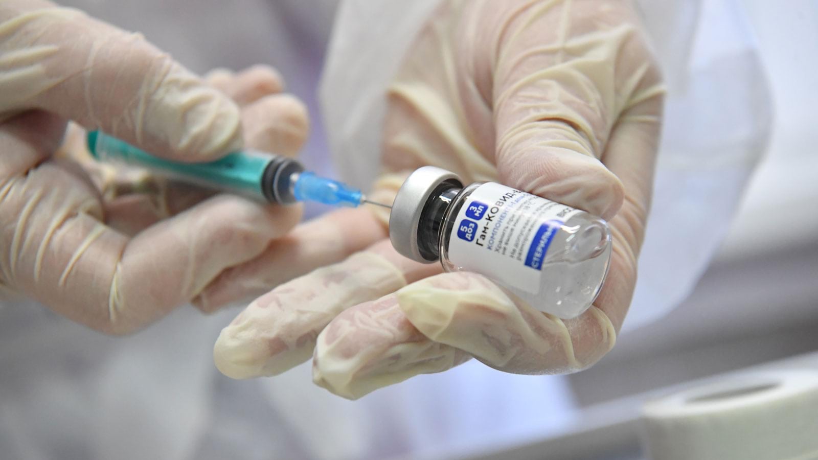 شركات إنتاج اللقاحات تبدأ بتطوير لقاح مضاد لـ"أوميكرون"