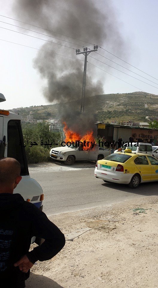 إصابة مستوطن جرّاء حرق سيارته في حوارة