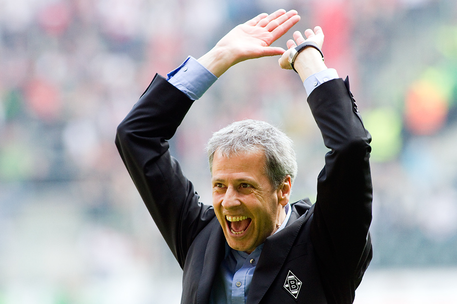 استقال مدرب جلادباخ الألماني استقال مدرب جلادباخ الألماني