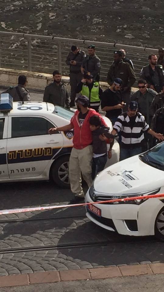 تمديد اعتقال طفل بذريعة تنفيذ عملية بالقطار الخفيف تمديد اعتقال طفل بذريعة تنفيذ عملية بالقطار الخفيف