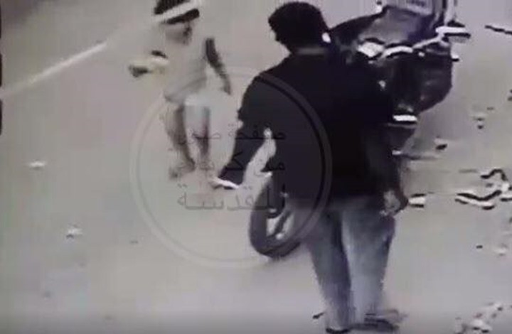 شابٌ يغتصب طفلة في الشارع!..فيديو أثار ضجة في العراق