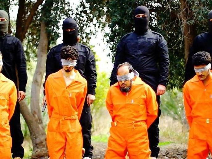 صور "مروعة" ينشرها "داعش" لعمليات تصفية عراقيين داعش