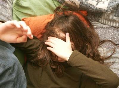 أطلق أولاده للتسوّل..ليغتصب ابنته القاصر
