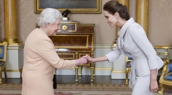 انجلينا جولي وملكة بريطانيا