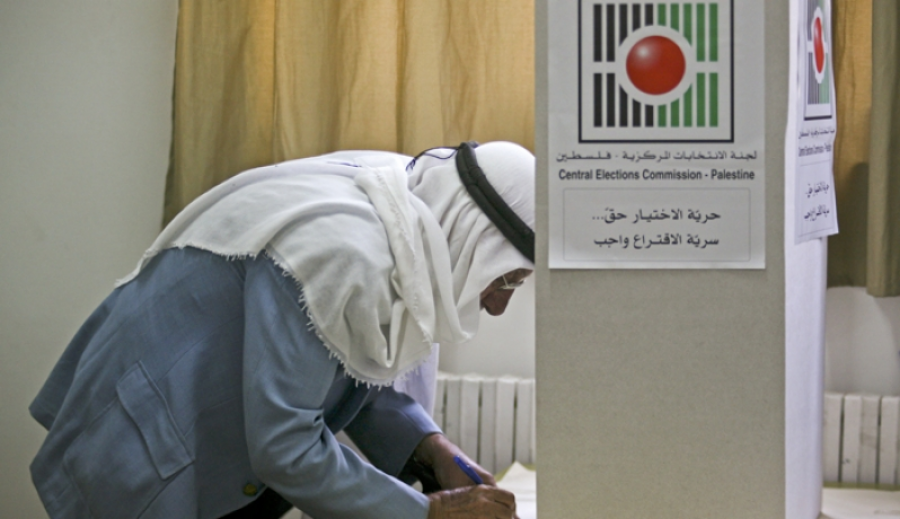 حماس تتهم أجهزة الأمن بتهديد مرشحي البلديات في الضفة