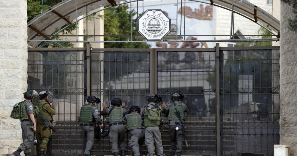 52 إصابة إثر اقتحام الاحتلال لجامعة القدس