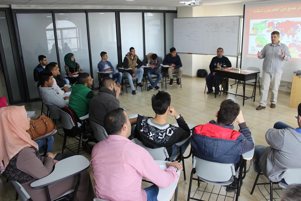 "العصرية الجامعية" ووزارة التنمية الاجتماعية تفتتحان برنامجا تدريبيا للوقاية من المخدرات